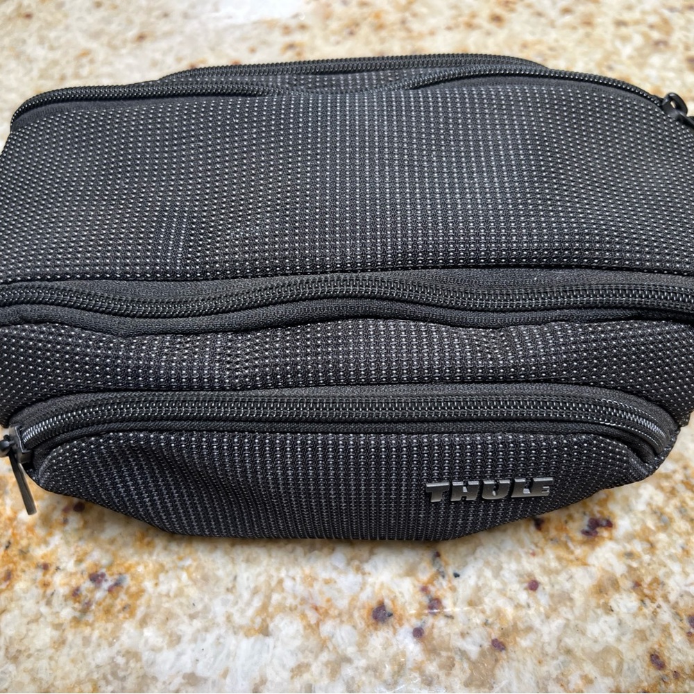 THULE bathroom kit. Like new cond.